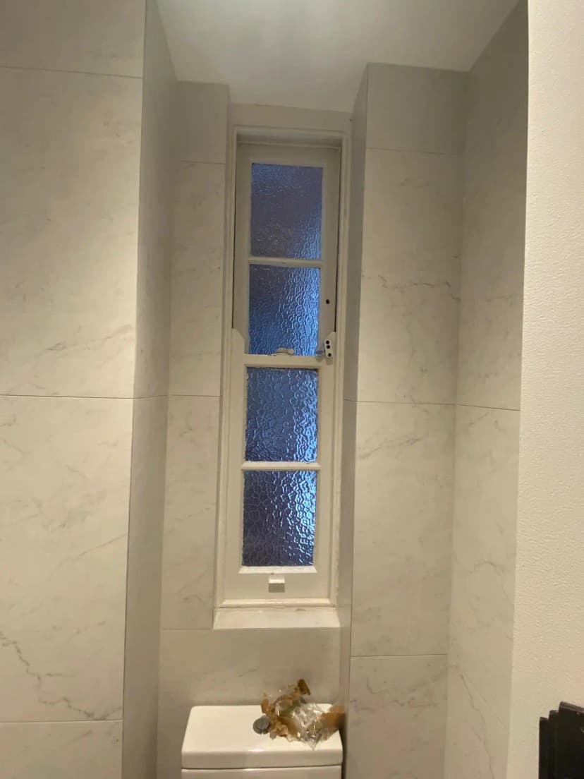 Bathroom side glass window